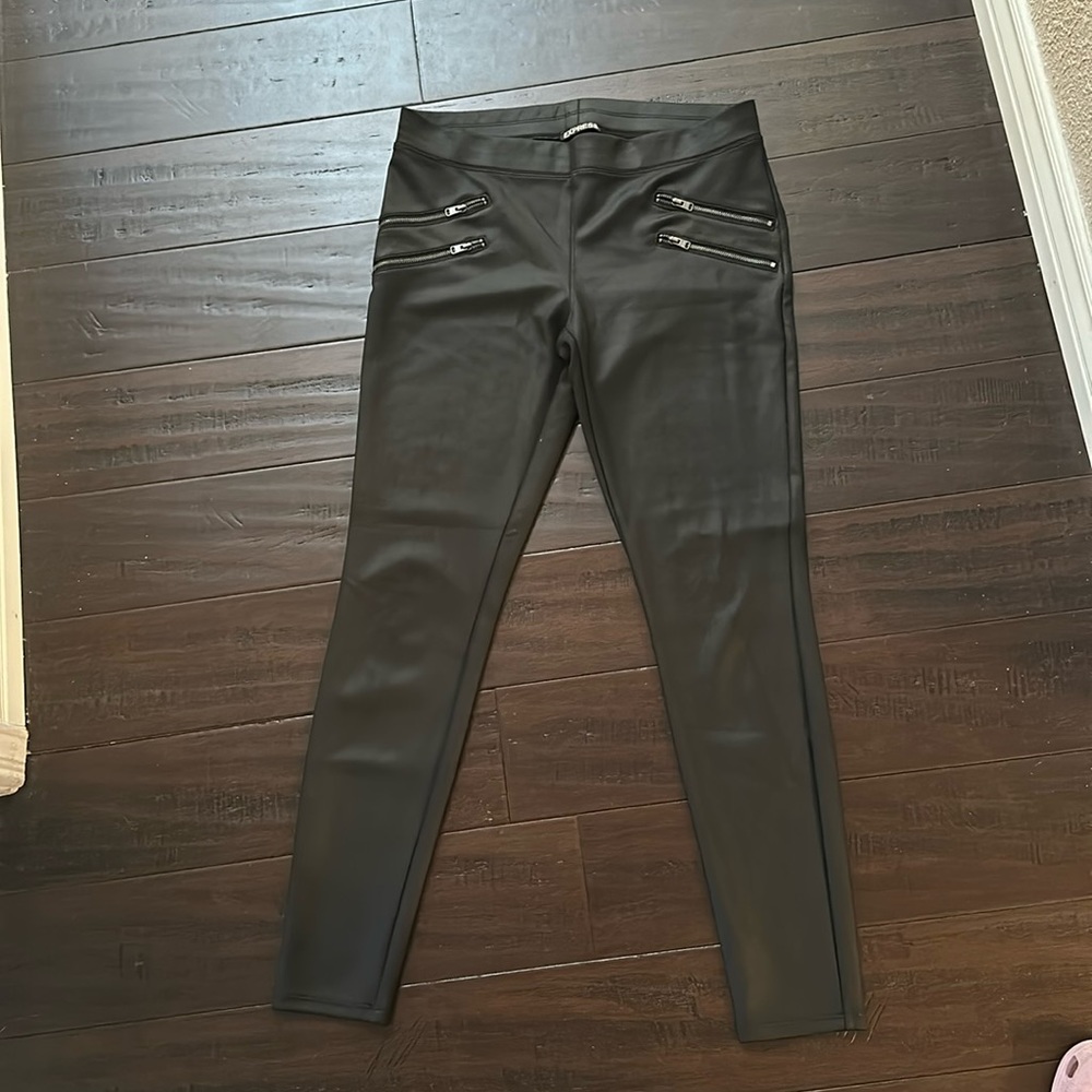 Womens express faux leather leggings size medium